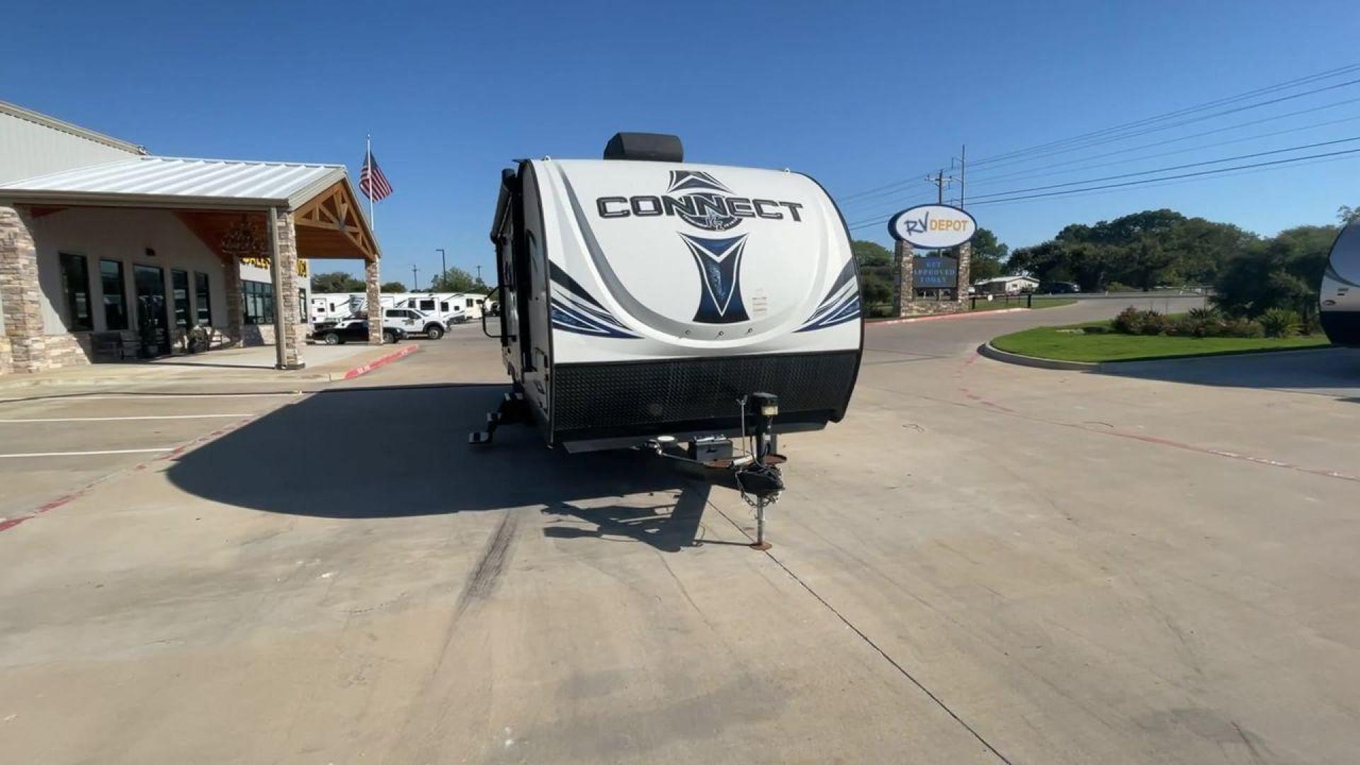 2018 KZ CONNECT 281BHK (4EZTL2825J8) , Length: 32.58 ft.| Dry Weight: 5,680 lbs. | Gross Weight: 6,800 lbs. | Slides: 1 transmission, located at 4319 N Main St, Cleburne, TX, 76033, (817) 678-5133, 32.385960, -97.391212 - The 2018 KZ Connect 281BHK is a versatile and lightweight travel trailer. It is perfect for family adventures on the road. With a length of 32.58 feet and a dry weight of 5,680 lbs., it is designed to be easily towable while still offering ample living space. Its gross weight capacity of 6,800 lbs. - Photo#4