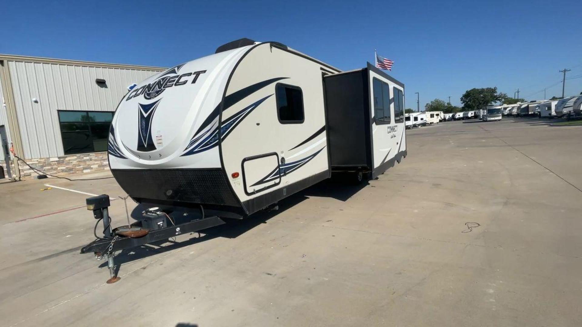 2018 KZ CONNECT 281BHK (4EZTL2825J8) , Length: 32.58 ft.| Dry Weight: 5,680 lbs. | Gross Weight: 6,800 lbs. | Slides: 1 transmission, located at 4319 N Main St, Cleburne, TX, 76033, (817) 678-5133, 32.385960, -97.391212 - The 2018 KZ Connect 281BHK is a versatile and lightweight travel trailer. It is perfect for family adventures on the road. With a length of 32.58 feet and a dry weight of 5,680 lbs., it is designed to be easily towable while still offering ample living space. Its gross weight capacity of 6,800 lbs. - Photo#5