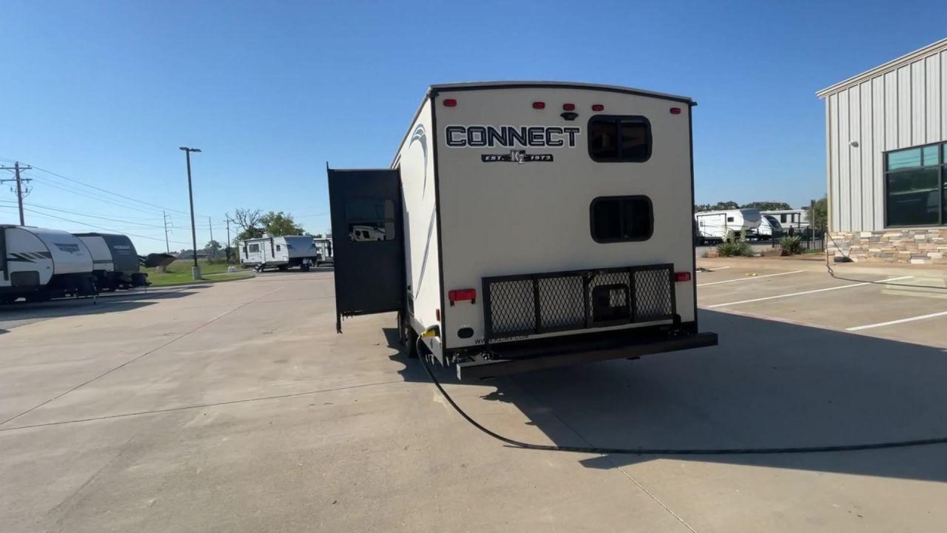 2018 KZ CONNECT 281BHK (4EZTL2825J8) , Length: 32.58 ft.| Dry Weight: 5,680 lbs. | Gross Weight: 6,800 lbs. | Slides: 1 transmission, located at 4319 N Main St, Cleburne, TX, 76033, (817) 678-5133, 32.385960, -97.391212 - The 2018 KZ Connect 281BHK is a versatile and lightweight travel trailer. It is perfect for family adventures on the road. With a length of 32.58 feet and a dry weight of 5,680 lbs., it is designed to be easily towable while still offering ample living space. Its gross weight capacity of 6,800 lbs. - Photo#8