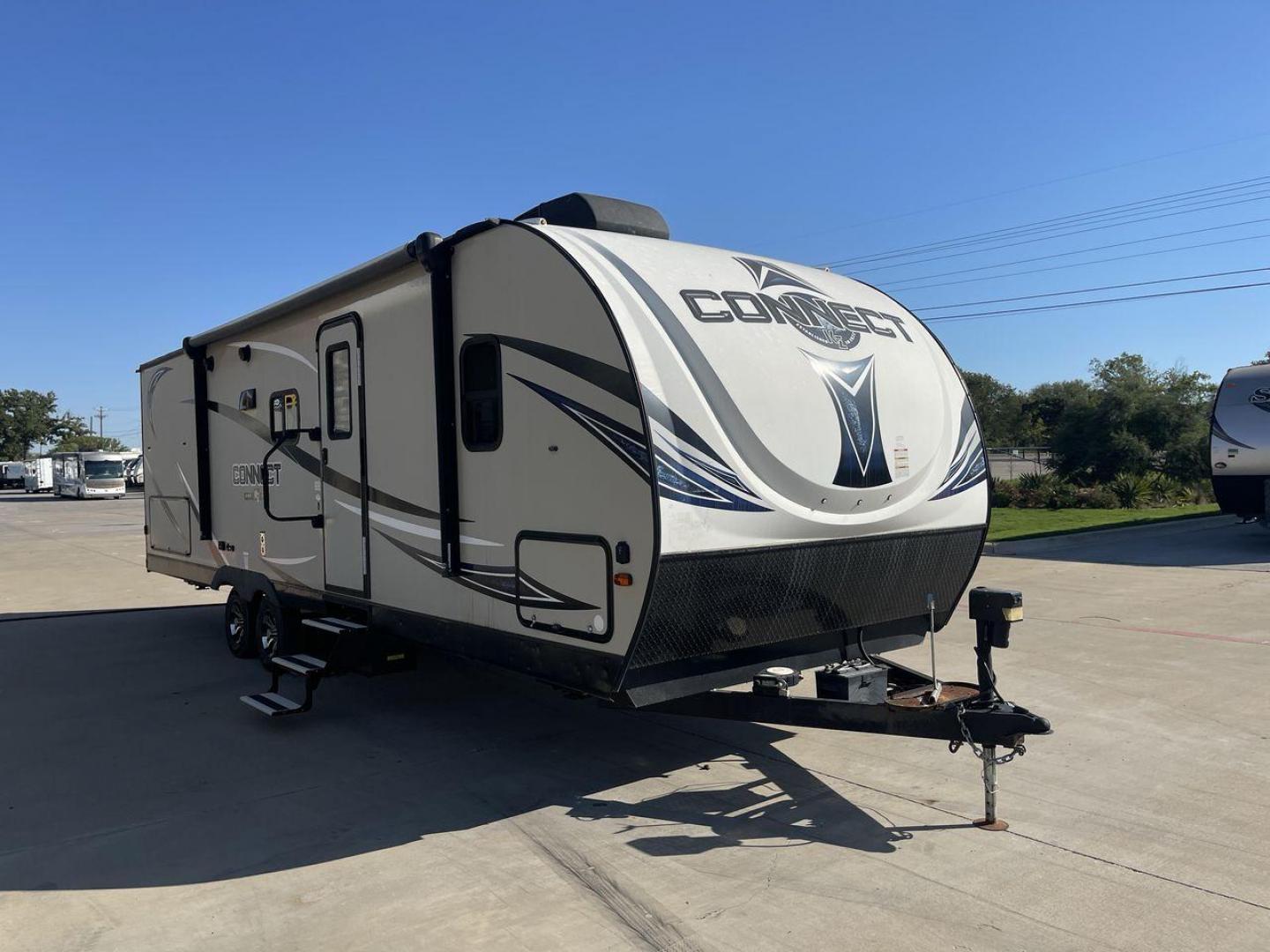 2018 KZ CONNECT 281BHK (4EZTL2825J8) , Length: 32.58 ft.| Dry Weight: 5,680 lbs. | Gross Weight: 6,800 lbs. | Slides: 1 transmission, located at 4319 N Main St, Cleburne, TX, 76033, (817) 678-5133, 32.385960, -97.391212 - The 2018 KZ Connect 281BHK is a versatile and lightweight travel trailer. It is perfect for family adventures on the road. With a length of 32.58 feet and a dry weight of 5,680 lbs., it is designed to be easily towable while still offering ample living space. Its gross weight capacity of 6,800 lbs. - Photo#22