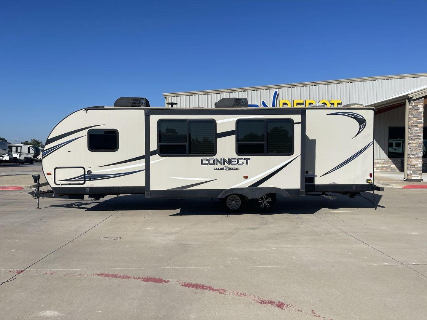 2018 KZ CONNECT 281BHK (4EZTL2825J8) , Length: 32.58 ft.| Dry Weight: 5,680 lbs. | Gross Weight: 6,800 lbs. | Slides: 1 transmission, located at 4319 N Main St, Cleburne, TX, 76033, (817) 678-5133, 32.385960, -97.391212 - The 2018 KZ Connect 281BHK is a versatile and lightweight travel trailer. It is perfect for family adventures on the road. With a length of 32.58 feet and a dry weight of 5,680 lbs., it is designed to be easily towable while still offering ample living space. Its gross weight capacity of 6,800 lbs. - Photo#23