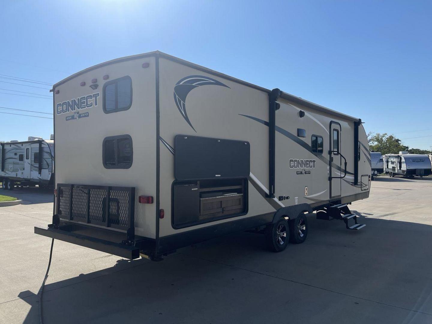 2018 KZ CONNECT 281BHK (4EZTL2825J8) , Length: 32.58 ft.| Dry Weight: 5,680 lbs. | Gross Weight: 6,800 lbs. | Slides: 1 transmission, located at 4319 N Main St, Cleburne, TX, 76033, (817) 678-5133, 32.385960, -97.391212 - The 2018 KZ Connect 281BHK is a versatile and lightweight travel trailer. It is perfect for family adventures on the road. With a length of 32.58 feet and a dry weight of 5,680 lbs., it is designed to be easily towable while still offering ample living space. Its gross weight capacity of 6,800 lbs. - Photo#24