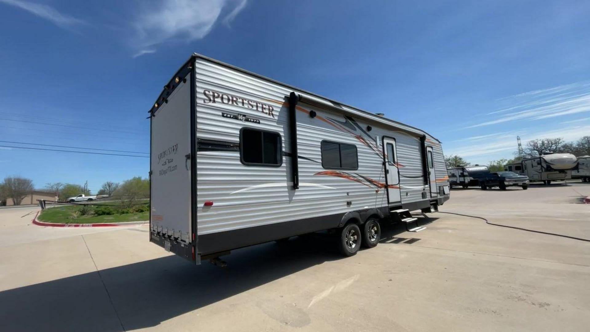 2018 WHITE KZ SPORTSTER 301TH (4EZTG3123J5) , located at 4319 N Main St, Cleburne, TX, 76033, (817) 678-5133, 32.385960, -97.391212 - Photo#1