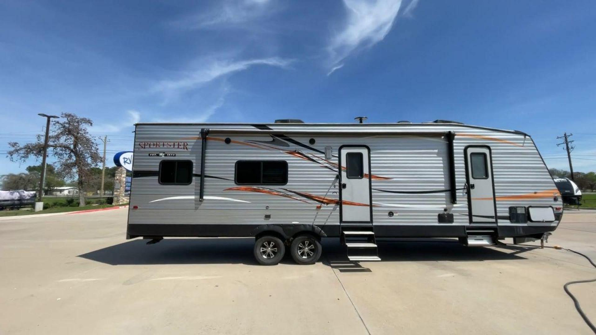 2018 WHITE KZ SPORTSTER 301TH (4EZTG3123J5) , located at 4319 N Main St, Cleburne, TX, 76033, (817) 678-5133, 32.385960, -97.391212 - Photo#2