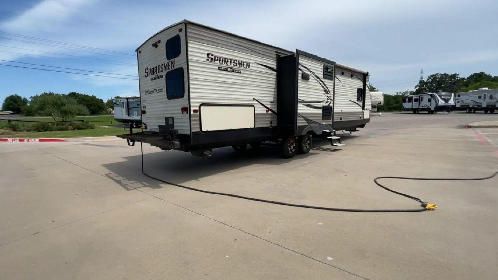 2018 BEIGE K-Z SPORTSMEN 333 BHK (4EZTS3320J5) , Length: 36.67 ft. | Dry Weight: 8,520 lbs. | Gross Weight: 9,995 lbs. | Slides: 3 transmission, located at 4319 N Main St, Cleburne, TX, 76033, (817) 678-5133, 32.385960, -97.391212 - Photo#1