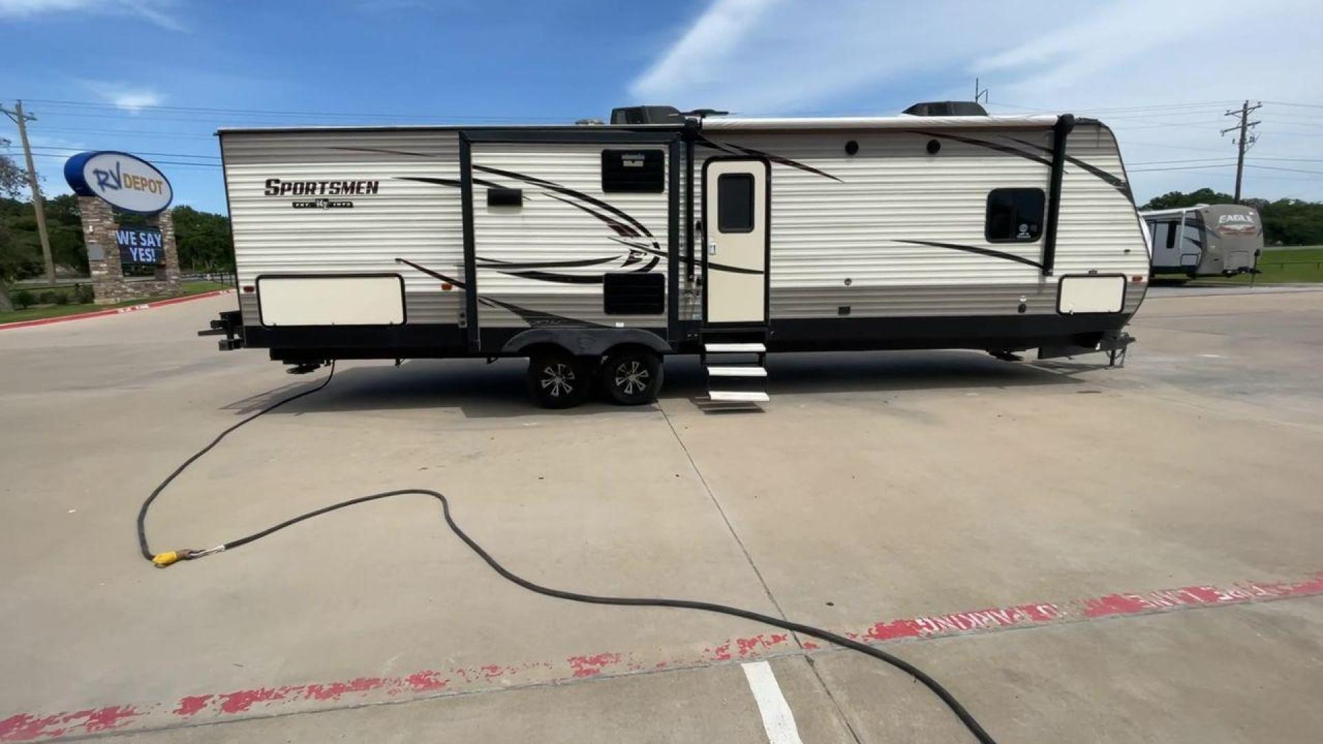 2018 BEIGE K-Z SPORTSMEN 333 BHK (4EZTS3320J5) , Length: 36.67 ft. | Dry Weight: 8,520 lbs. | Gross Weight: 9,995 lbs. | Slides: 3 transmission, located at 4319 N Main St, Cleburne, TX, 76033, (817) 678-5133, 32.385960, -97.391212 - Photo#2