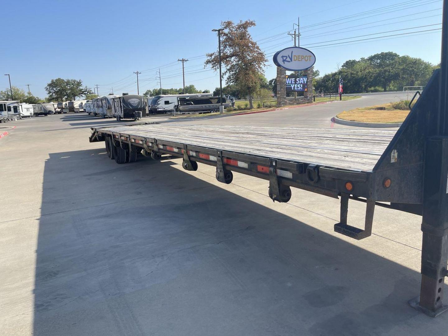 2018 BLACK MAXEY TRAILERS LDX 40 - (5R8GF4027JM) , located at 4319 N Main St, Cleburne, TX, 76033, (817) 678-5133, 32.385960, -97.391212 - The 2018 Maxey Trailers LDX40 is a top-notch utility trailer that excels in handling a diverse array of hauling tasks. This trailer is perfect for effortlessly transporting equipment, materials, and cargo, thanks to its sturdy construction and adaptable design. The LDX40 is a spacious option, measur - Photo#11