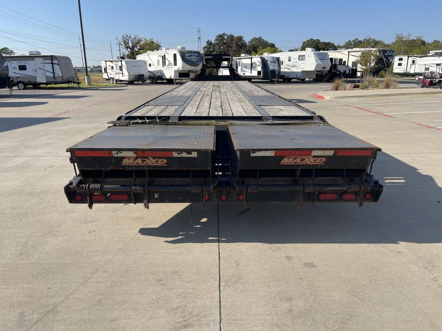 2018 BLACK MAXEY TRAILERS LDX 40 - (5R8GF4027JM) , located at 4319 N Main St, Cleburne, TX, 76033, (817) 678-5133, 32.385960, -97.391212 - The 2018 Maxey Trailers LDX40 is a top-notch utility trailer that excels in handling a diverse array of hauling tasks. This trailer is perfect for effortlessly transporting equipment, materials, and cargo, thanks to its sturdy construction and adaptable design. The LDX40 is a spacious option, measur - Photo#13