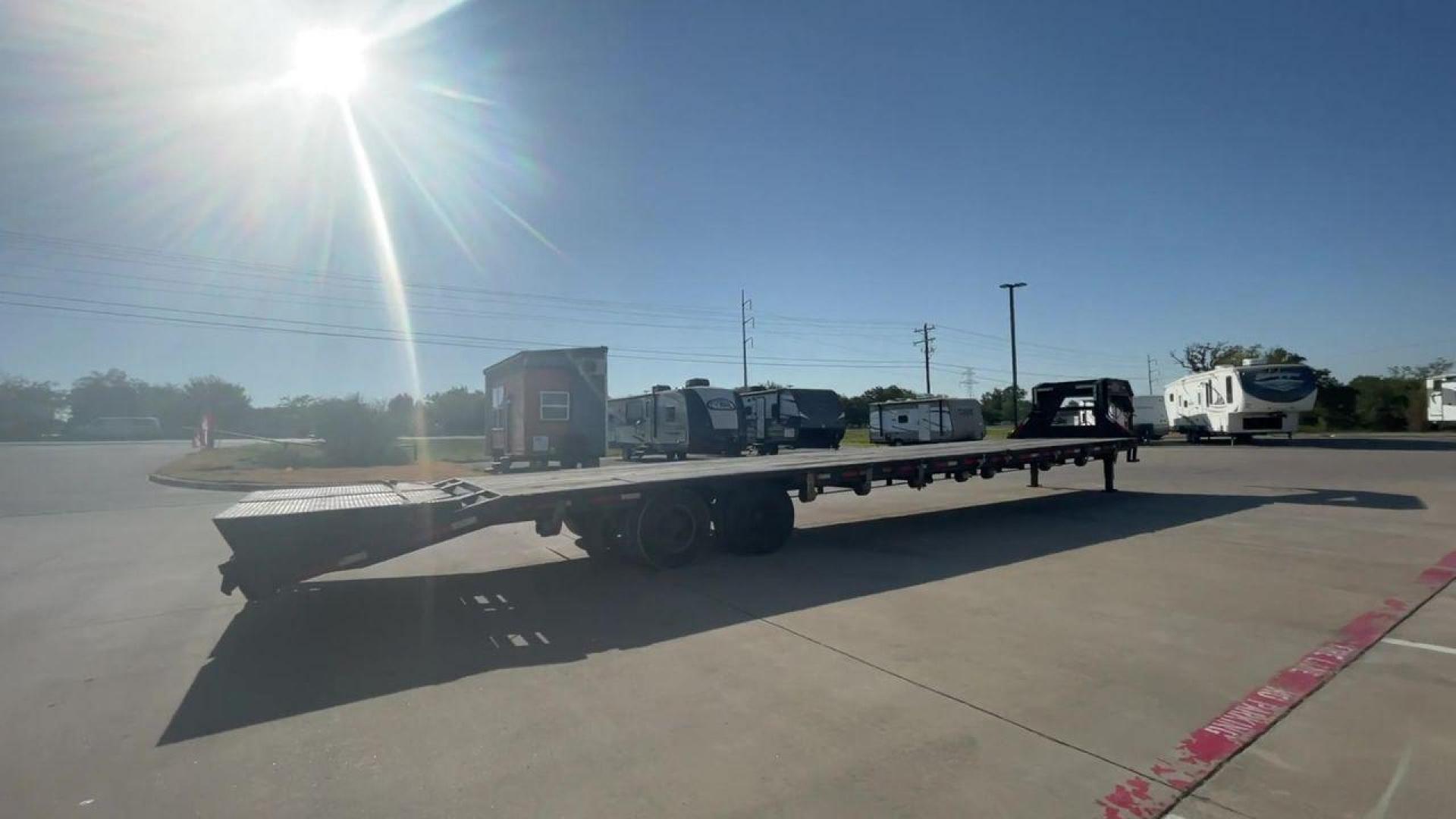 2018 BLACK MAXEY TRAILERS LDX 40 - (5R8GF4027JM) , located at 4319 N Main St, Cleburne, TX, 76033, (817) 678-5133, 32.385960, -97.391212 - The 2018 Maxey Trailers LDX40 is a top-notch utility trailer that excels in handling a diverse array of hauling tasks. This trailer is perfect for effortlessly transporting equipment, materials, and cargo, thanks to its sturdy construction and adaptable design. The LDX40 is a spacious option, measur - Photo#1