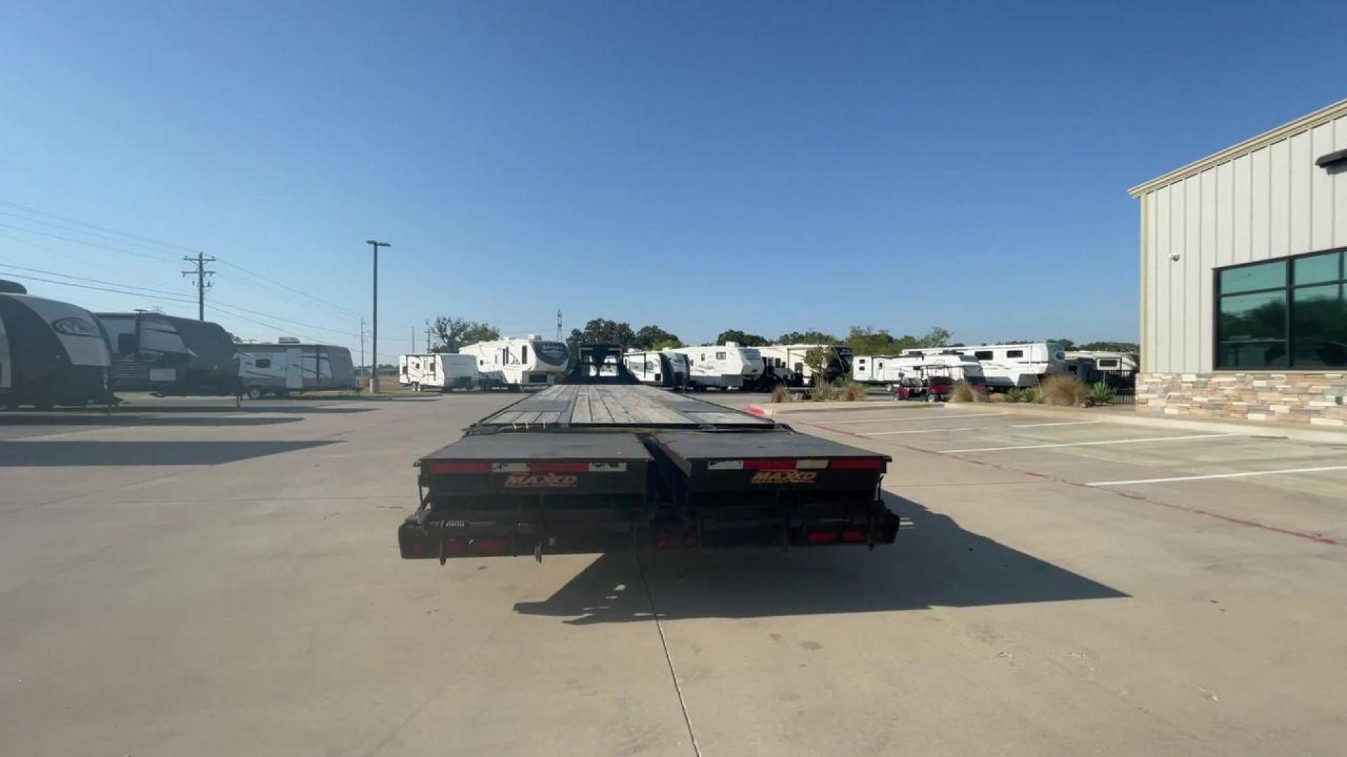 2018 BLACK MAXEY TRAILERS LDX 40 - (5R8GF4027JM) , located at 4319 N Main St, Cleburne, TX, 76033, (817) 678-5133, 32.385960, -97.391212 - The 2018 Maxey Trailers LDX40 is a top-notch utility trailer that excels in handling a diverse array of hauling tasks. This trailer is perfect for effortlessly transporting equipment, materials, and cargo, thanks to its sturdy construction and adaptable design. The LDX40 is a spacious option, measur - Photo#8