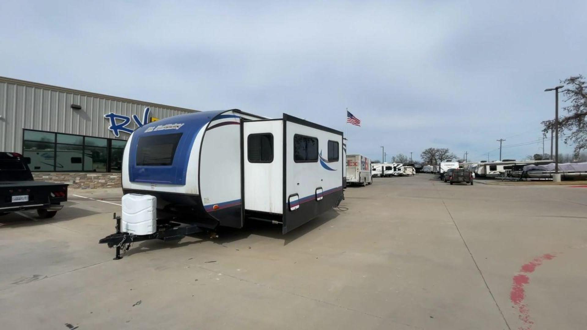 2018 WHITE MT MCKINLEY 830FK (59CCC3221JL) , Length: 32 ft | Dry Weight: 5,660 lbs. | Slides: 1 transmission, located at 4319 N Main St, Cleburne, TX, 76033, (817) 678-5133, 32.385960, -97.391212 - Take the 2018 Mt. McKinley 830FK Travel Trailer on your upcoming journey. This travel trailer provides a well-thought-out living area for your outdoor adventures, all while being tailored for comfort and convenience. This unit measures 32 ft in length by 8 ft in width. It has a dry weight of 5,66 - Photo#5