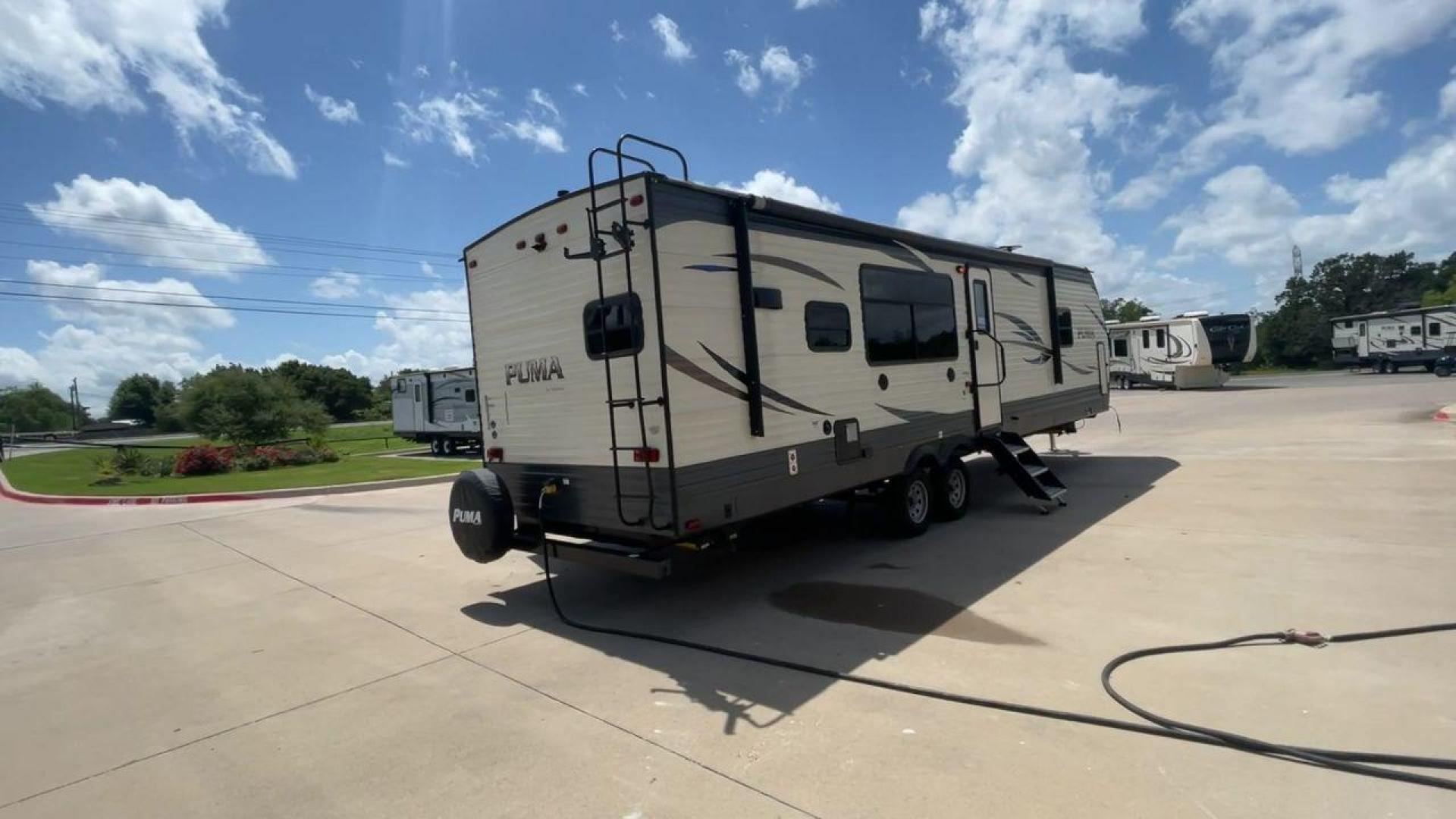 2018 PALOMINO PUMA 32RKTS (4X4TPUH24JP) , located at 4319 N Main St, Cleburne, TX, 76033, (817) 678-5133, 32.385960, -97.391212 - Photo#1