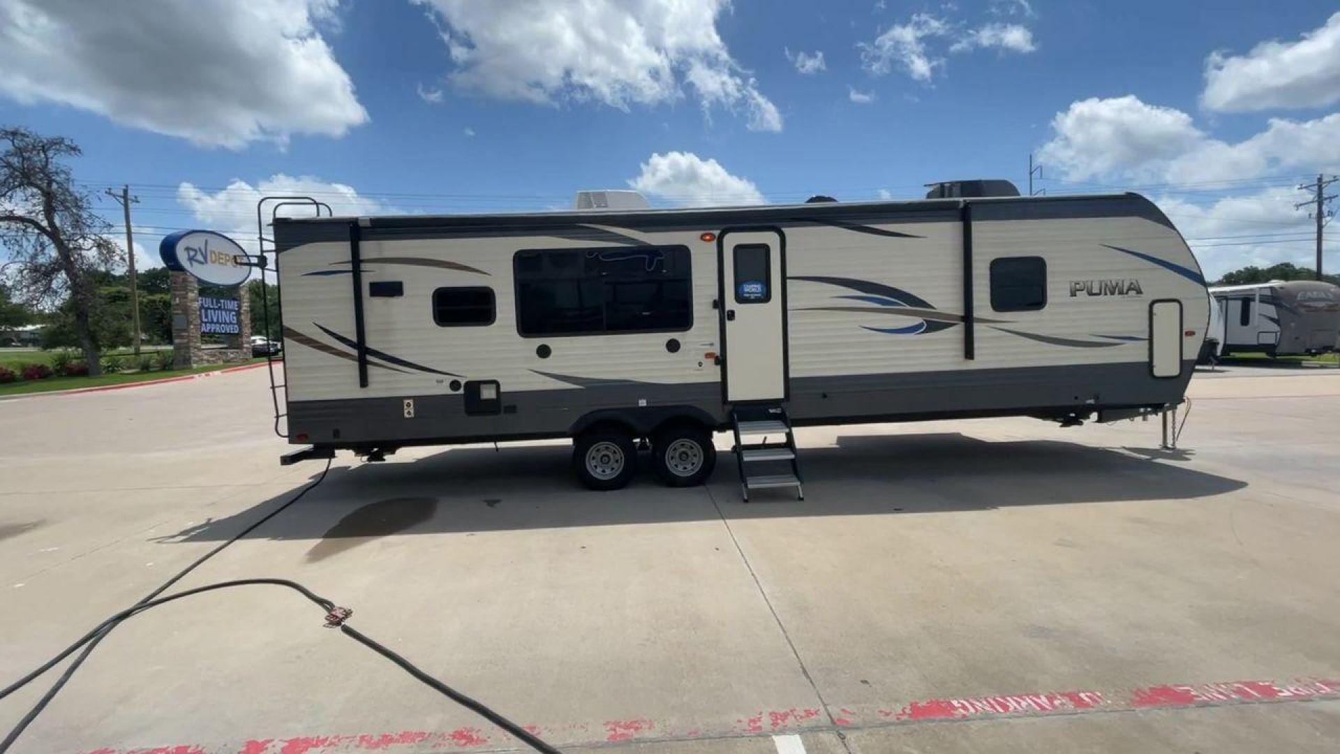 2018 PALOMINO PUMA 32RKTS (4X4TPUH24JP) , located at 4319 N Main St, Cleburne, TX, 76033, (817) 678-5133, 32.385960, -97.391212 - Photo#2