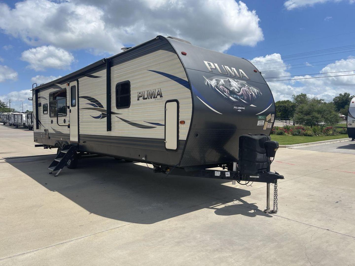 2018 PALOMINO PUMA 32RKTS (4X4TPUH24JP) , located at 4319 N Main St, Cleburne, TX, 76033, (817) 678-5133, 32.385960, -97.391212 - Photo#30