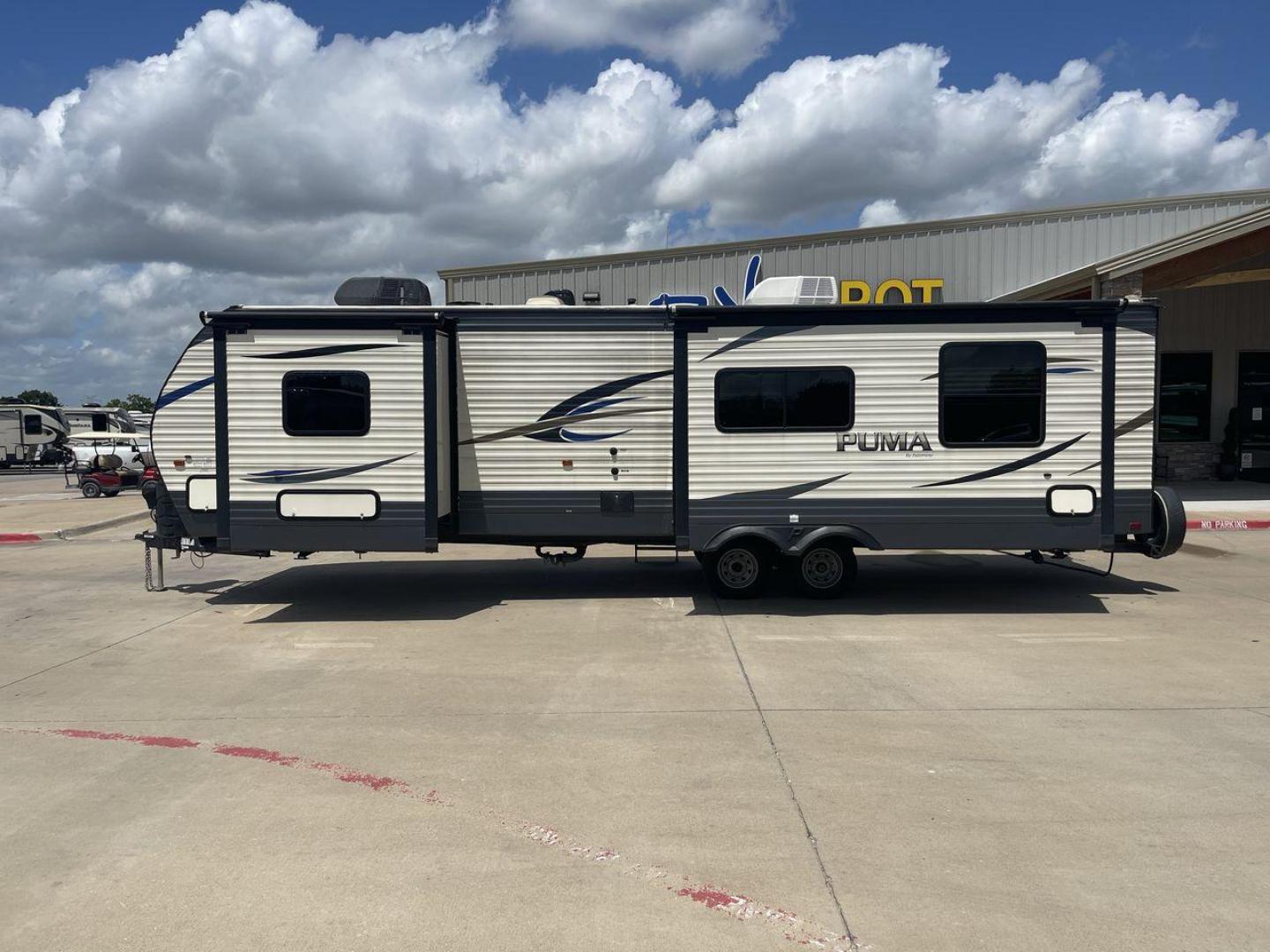 2018 PALOMINO PUMA 32RKTS (4X4TPUH24JP) , located at 4319 N Main St, Cleburne, TX, 76033, (817) 678-5133, 32.385960, -97.391212 - Photo#31