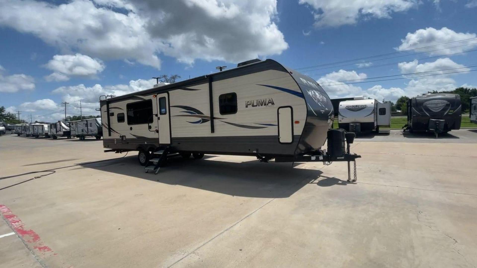 2018 PALOMINO PUMA 32RKTS (4X4TPUH24JP) , located at 4319 N Main St, Cleburne, TX, 76033, (817) 678-5133, 32.385960, -97.391212 - Photo#3