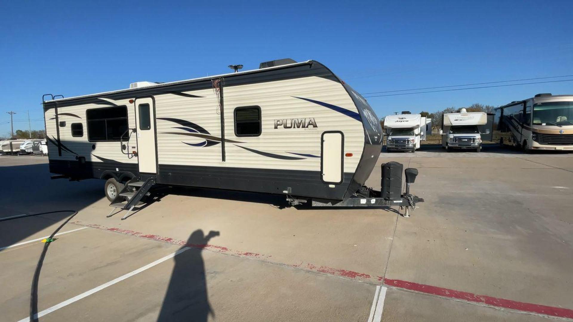 2018 PALOMINO PUMA 32RKTS (4X4TPUH24JP) , located at 4319 N Main St, Cleburne, TX, 76033, (817) 678-5133, 32.385960, -97.391212 - Photo#3