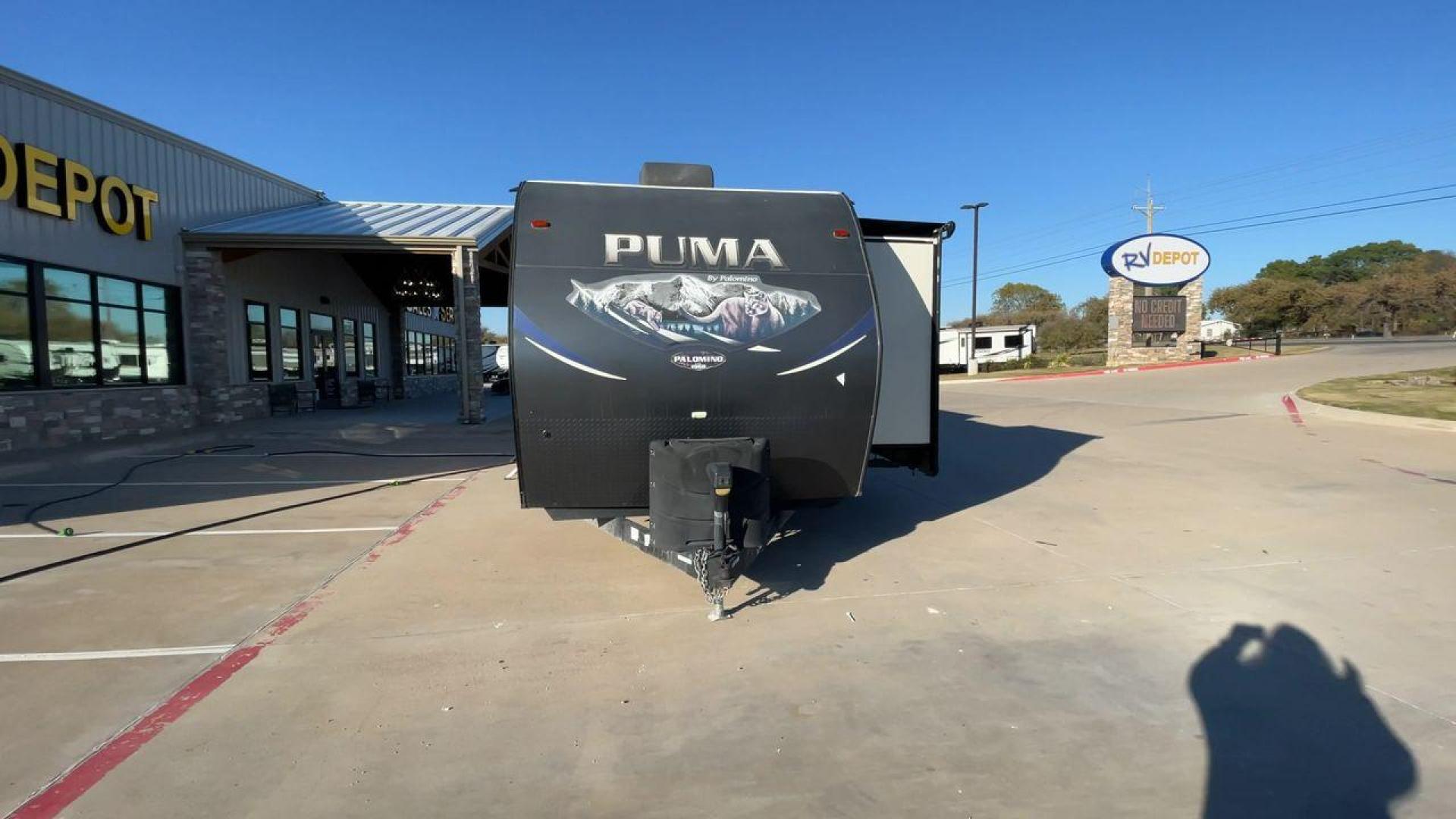 2018 PALOMINO PUMA 32RKTS (4X4TPUH24JP) , located at 4319 N Main St, Cleburne, TX, 76033, (817) 678-5133, 32.385960, -97.391212 - Photo#4