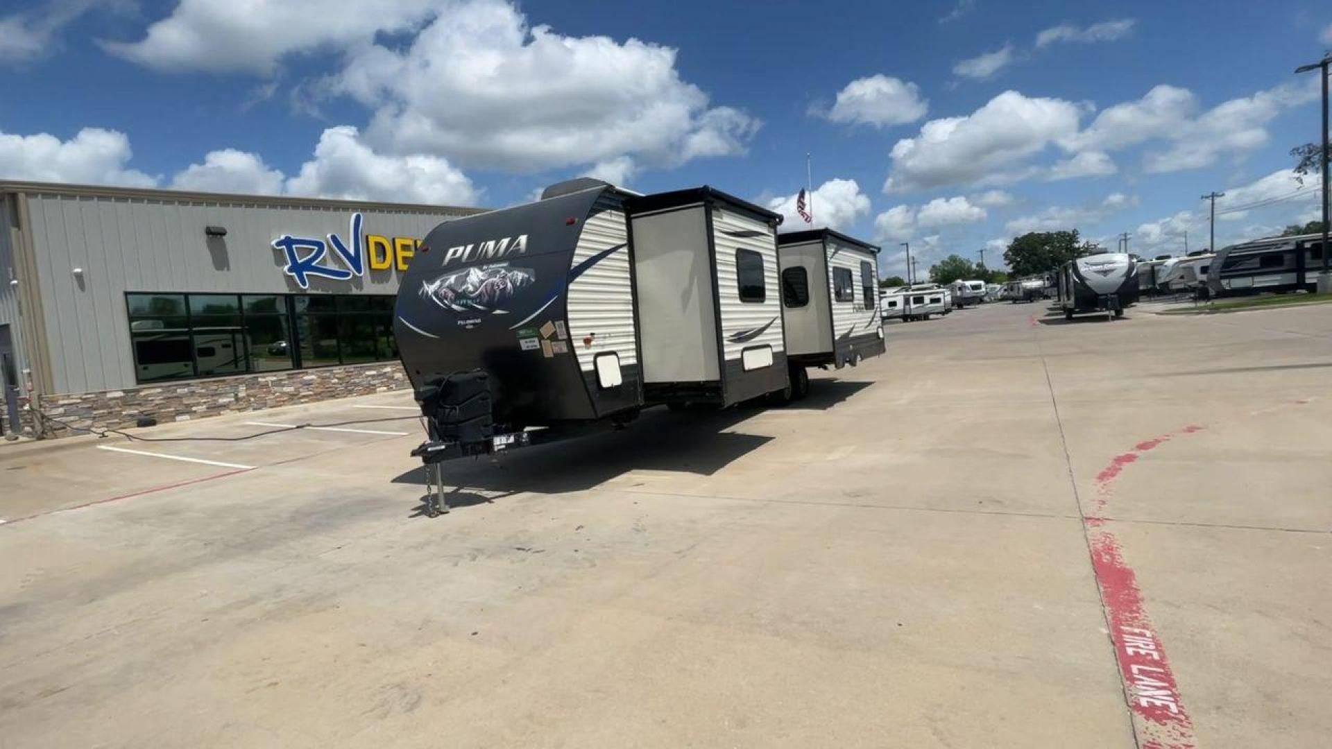 2018 PALOMINO PUMA 32RKTS (4X4TPUH24JP) , located at 4319 N Main St, Cleburne, TX, 76033, (817) 678-5133, 32.385960, -97.391212 - Photo#5