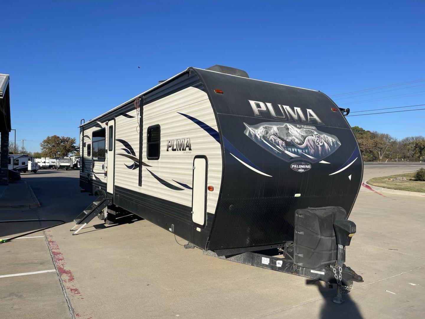 2018 PALOMINO PUMA 32RKTS (4X4TPUH24JP) , located at 4319 N Main St, Cleburne, TX, 76033, (817) 678-5133, 32.385960, -97.391212 - Photo#21