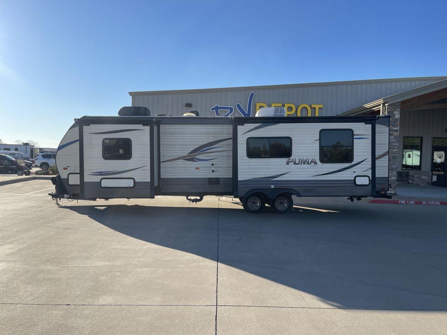 2018 PALOMINO PUMA 32RKTS (4X4TPUH24JP) , located at 4319 N Main St, Cleburne, TX, 76033, (817) 678-5133, 32.385960, -97.391212 - Photo#22