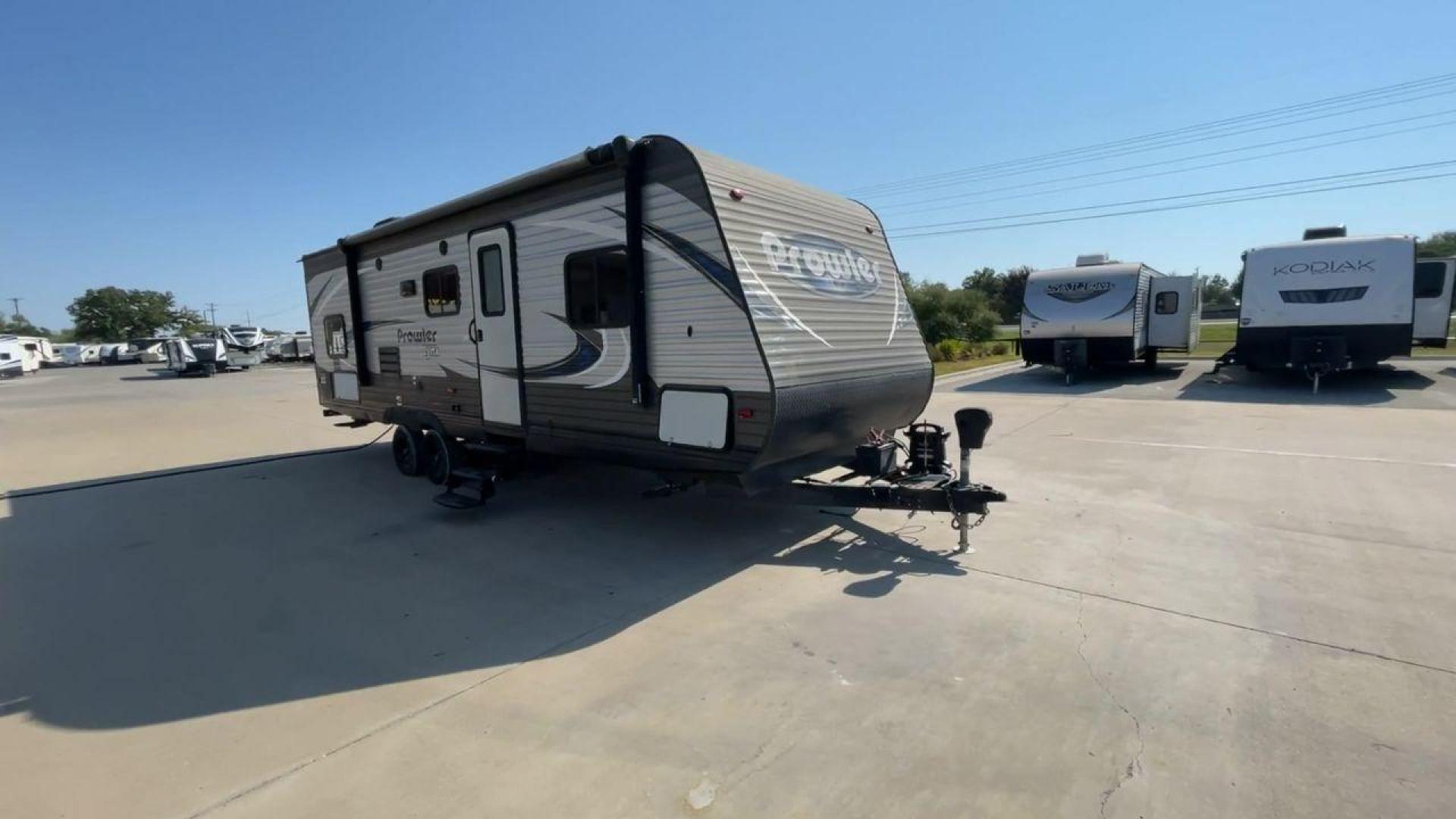 2018 GRAY PROWLER 272LX - (5SFPB3024JE) , Length: 30.6 ft. | Dry Weight: 6,188 lbs. | Gross Weight: 7,500 lbs. | Slides: 1 transmission, located at 4319 N Main St, Cleburne, TX, 76033, (817) 678-5133, 32.385960, -97.391212 - Photo#3