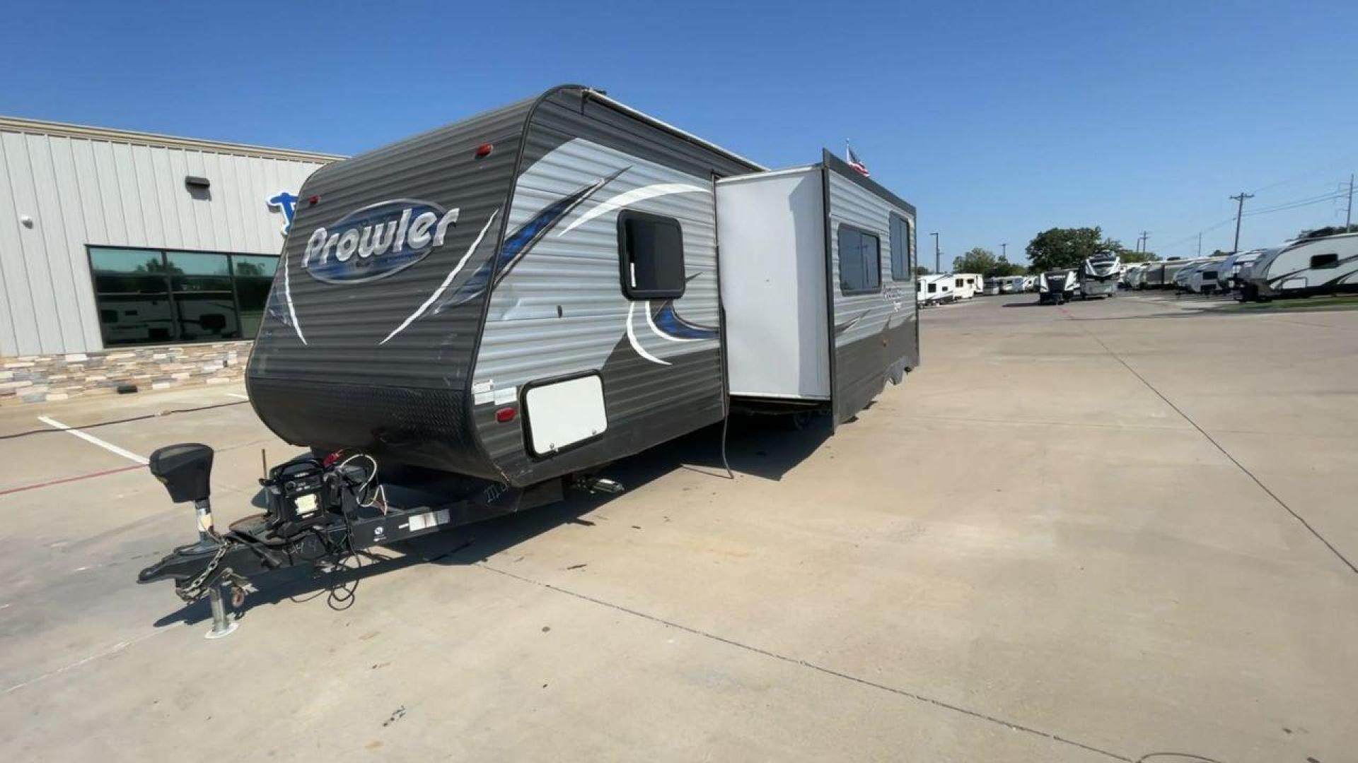 2018 GRAY PROWLER 272LX - (5SFPB3024JE) , Length: 30.6 ft. | Dry Weight: 6,188 lbs. | Gross Weight: 7,500 lbs. | Slides: 1 transmission, located at 4319 N Main St, Cleburne, TX, 76033, (817) 678-5133, 32.385960, -97.391212 - Photo#5