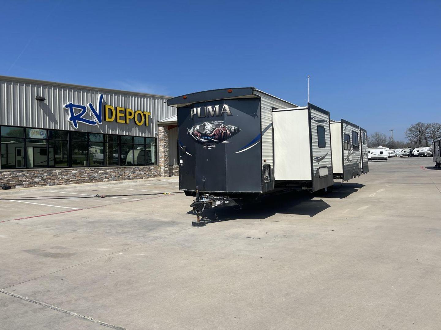 2018 PUMA 39PQB - (4X4TPUR2XJP) , located at 4319 N Main St, Cleburne, TX, 76033, (817) 678-5133, 32.385960, -97.391212 - Photo#0