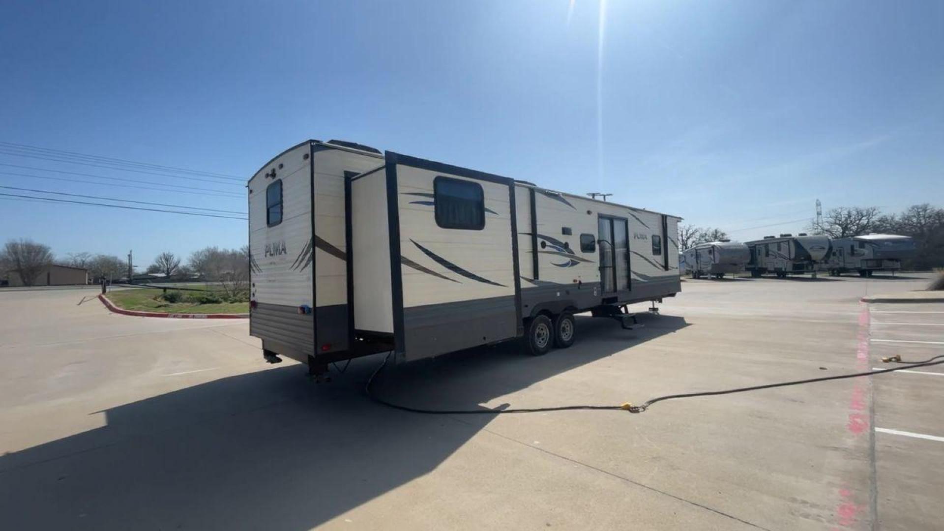 2018 PUMA 39PQB - (4X4TPUR2XJP) , located at 4319 N Main St, Cleburne, TX, 76033, (817) 678-5133, 32.385960, -97.391212 - Photo#1