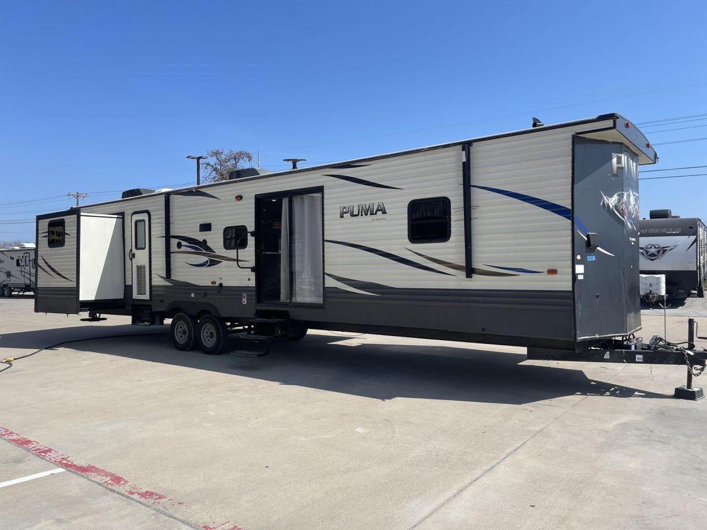 2018 PUMA 39PQB - (4X4TPUR2XJP) , located at 4319 N Main St, Cleburne, TX, 76033, (817) 678-5133, 32.385960, -97.391212 - Photo#23