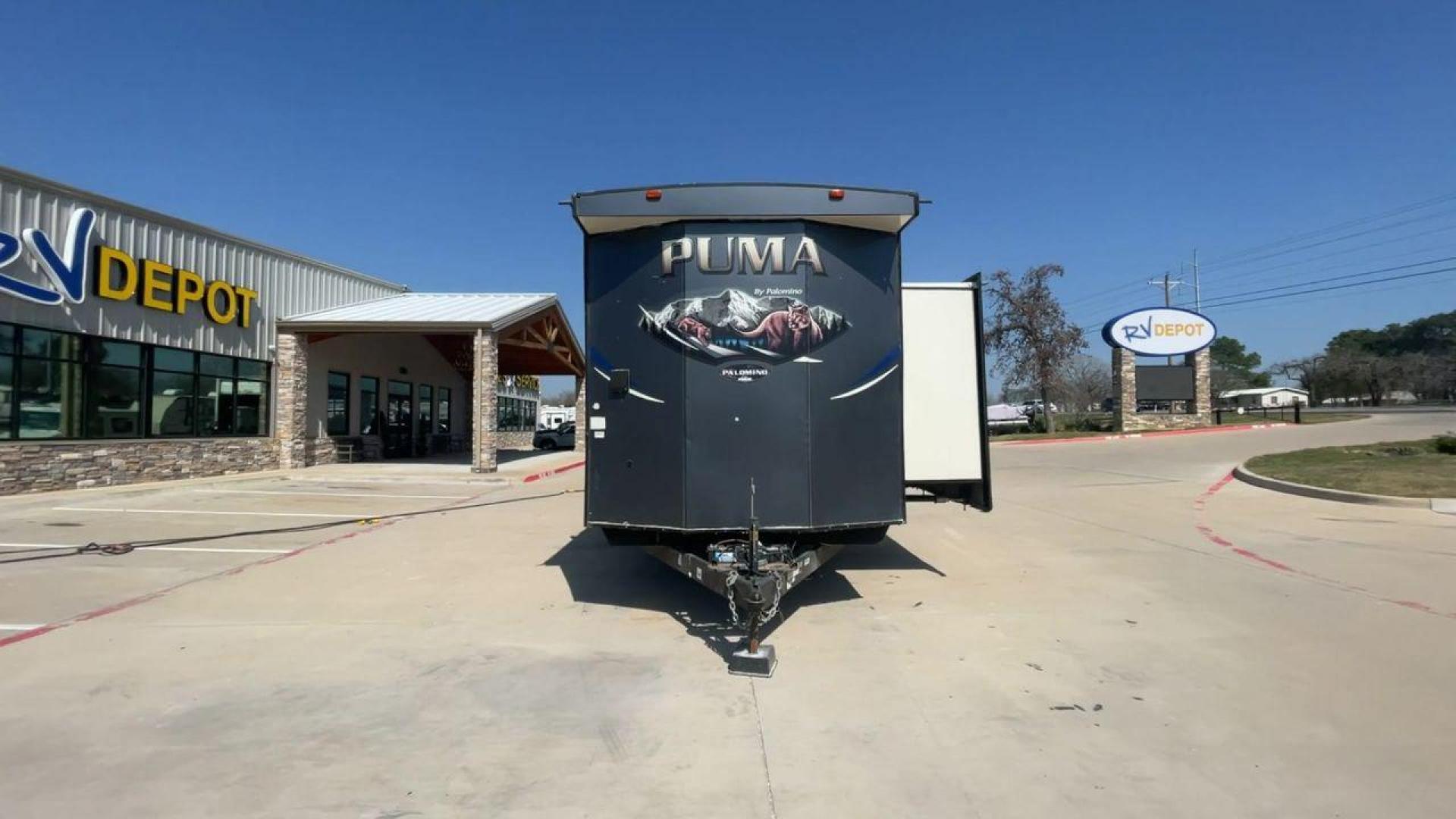 2018 PUMA 39PQB - (4X4TPUR2XJP) , located at 4319 N Main St, Cleburne, TX, 76033, (817) 678-5133, 32.385960, -97.391212 - Photo#4