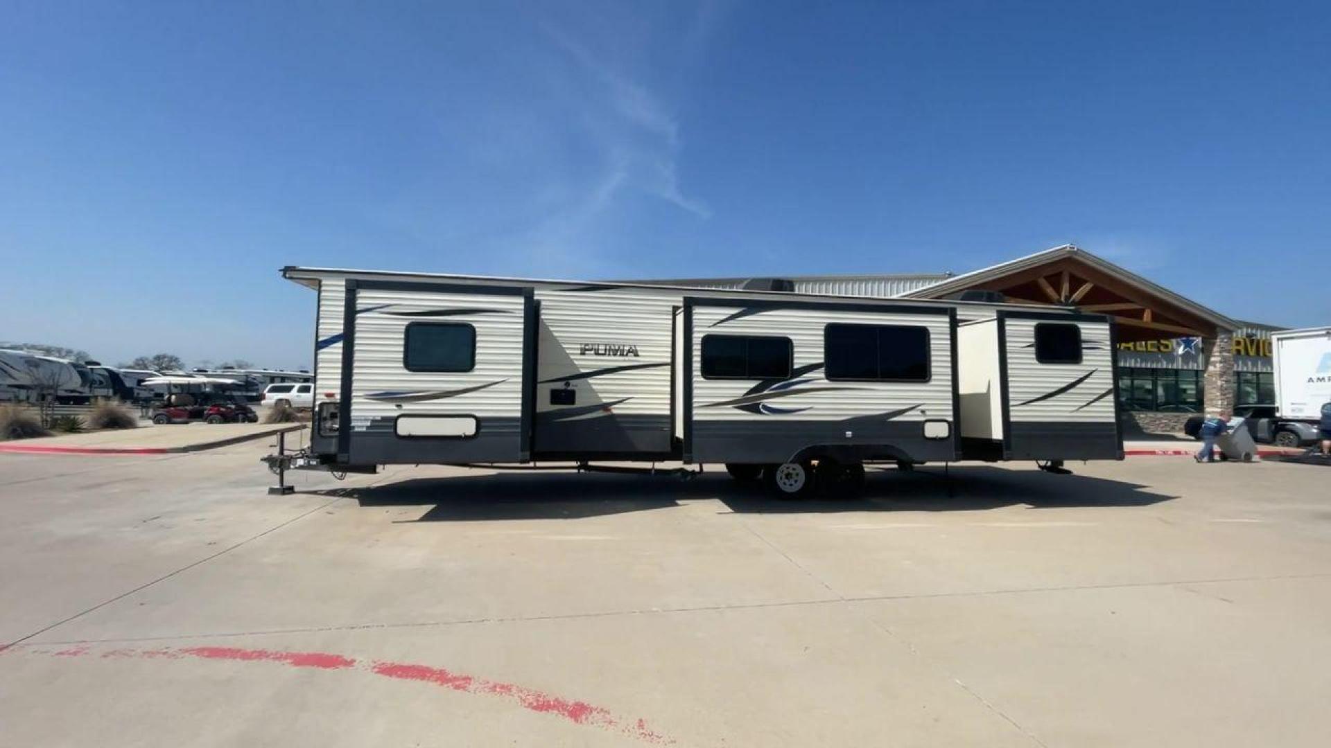 2018 PUMA 39PQB - (4X4TPUR2XJP) , located at 4319 N Main St, Cleburne, TX, 76033, (817) 678-5133, 32.385960, -97.391212 - Photo#6