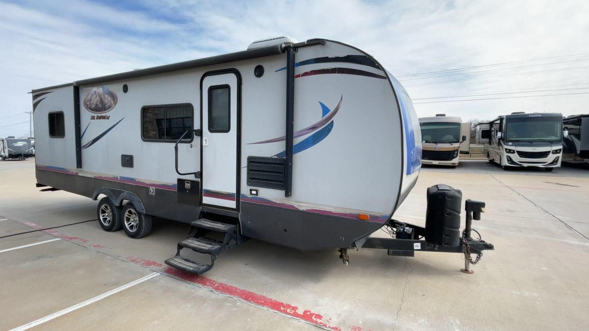 2018 GRAY RIVERSIDE MT MCKINLEY 830FK - (59CCC3223JL) , Length: 32 ft | Dry Weight: 5660 lbs | Slides: 1 transmission, located at 4319 N Main St, Cleburne, TX, 76033, (817) 678-5133, 32.385960, -97.391212 - With so much floor space to spare, the Riverside RV 830FK Mt. McKinley single slide travel trailer is the perfect way to start your next camping trip. This unit measures 32 ft in length, 8 ft in width, and 10.5 ft in height. It has a dry weight of 5,660 lbs., with a cargo capacity of 1,975 lbs., - Photo#3