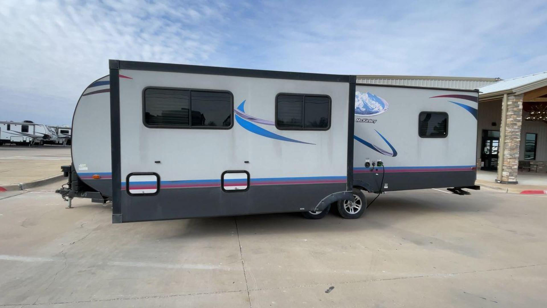 2018 GRAY RIVERSIDE MT MCKINLEY 830FK - (59CCC3223JL) , Length: 32 ft | Dry Weight: 5660 lbs | Slides: 1 transmission, located at 4319 N Main St, Cleburne, TX, 76033, (817) 678-5133, 32.385960, -97.391212 - With so much floor space to spare, the Riverside RV 830FK Mt. McKinley single slide travel trailer is the perfect way to start your next camping trip. This unit measures 32 ft in length, 8 ft in width, and 10.5 ft in height. It has a dry weight of 5,660 lbs., with a cargo capacity of 1,975 lbs., - Photo#6