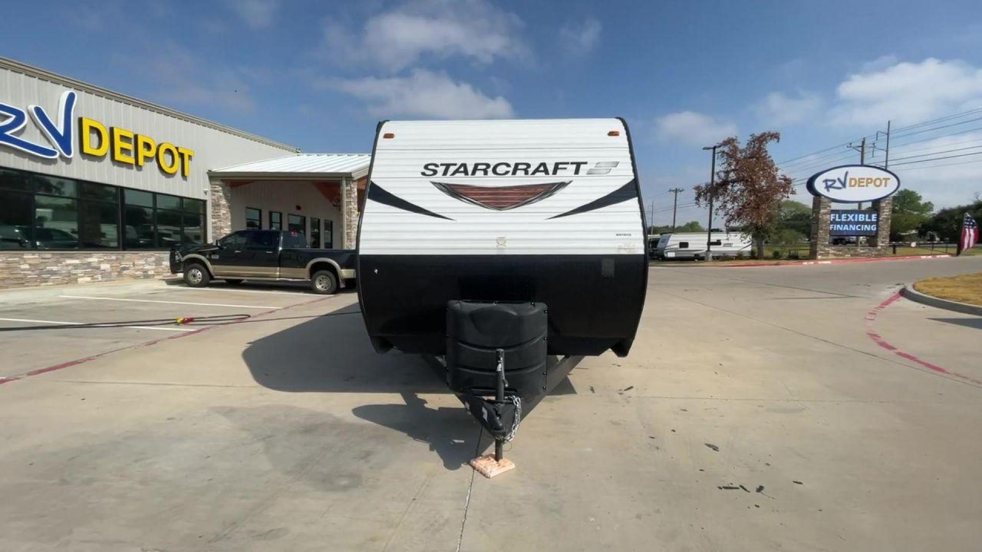 2018 WHITE STARCRAFT AUTUMN RIDGE 23RLS (1SABS0BN5J2) , Length: 29.08 ft. | Dry Weight: 5,297 lbs. | Slides: 1 transmission, located at 4319 N Main St, Cleburne, TX, 76033, (817) 678-5133, 32.385960, -97.391212 - The 2018 Starcraft Autumn Ridge 23RLS travel trailer is a stylish way to take in the beauty of nature. This RV is expertly built and designed to provide the ideal balance of elegance, practicality, and comfort for your camping excursions. This travel trailer measures 29.08 ft in length, 7.92 ft i - Photo#4