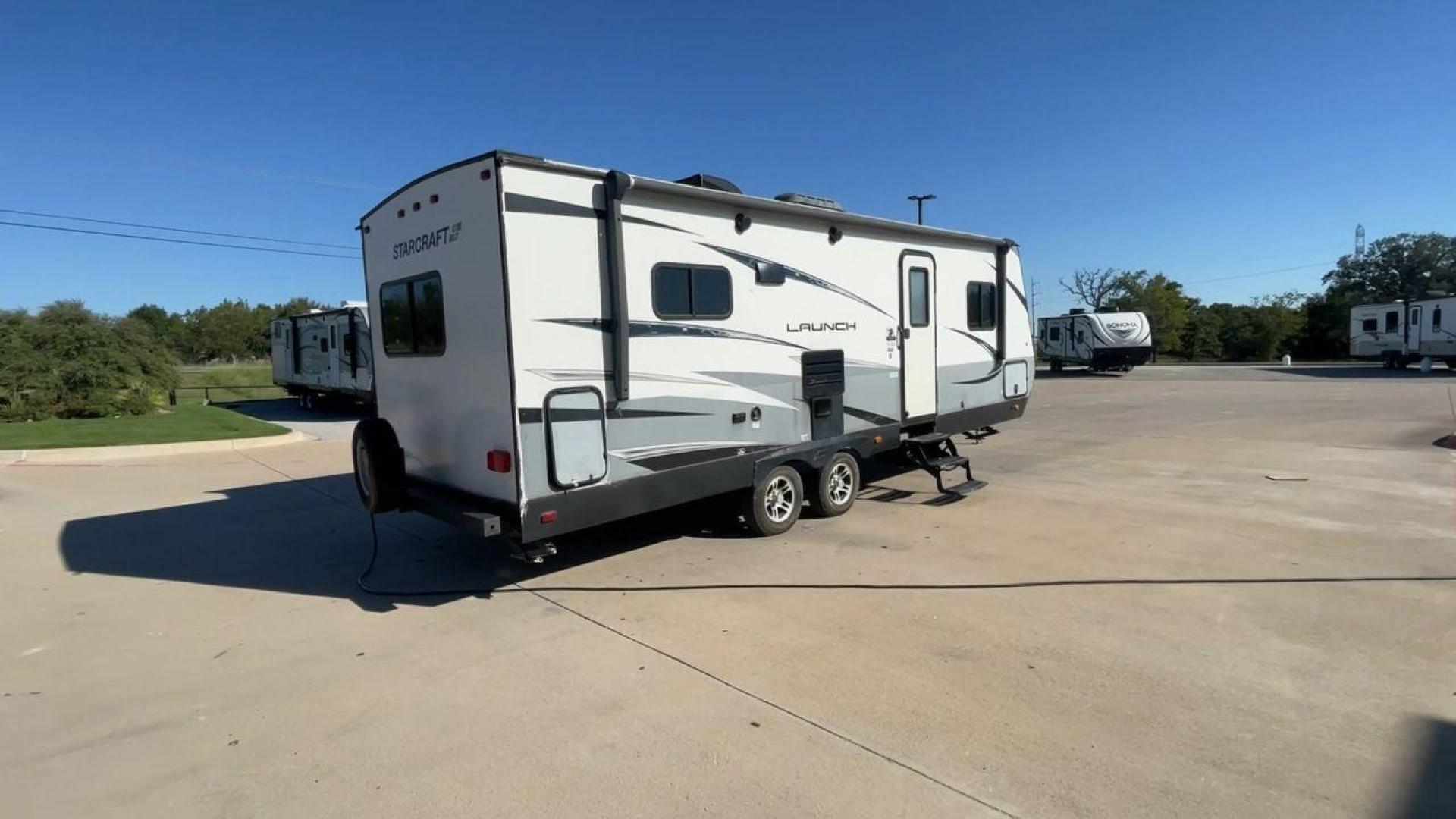 2018 STARCRAFT LAUNCH 24RLS (1SABS0BN7J2) , Length: 29.33 ft. | Dry Weight: 5,270 lbs. | Slides: 1 transmission, located at 4319 N Main St, Cleburne, TX, 76033, (817) 678-5133, 32.385960, -97.391212 - Looking for a small, lightweight trailer that comes with everything you need? Have a look at this 2018 Starcraft Launch 24RLS! It measures just over 29 ft. in length and has a dry weight of 5,270 lbs. With a 585 lb. hitch weight, it's manageable and easy to tow! It is equipped with one power slide a - Photo#1