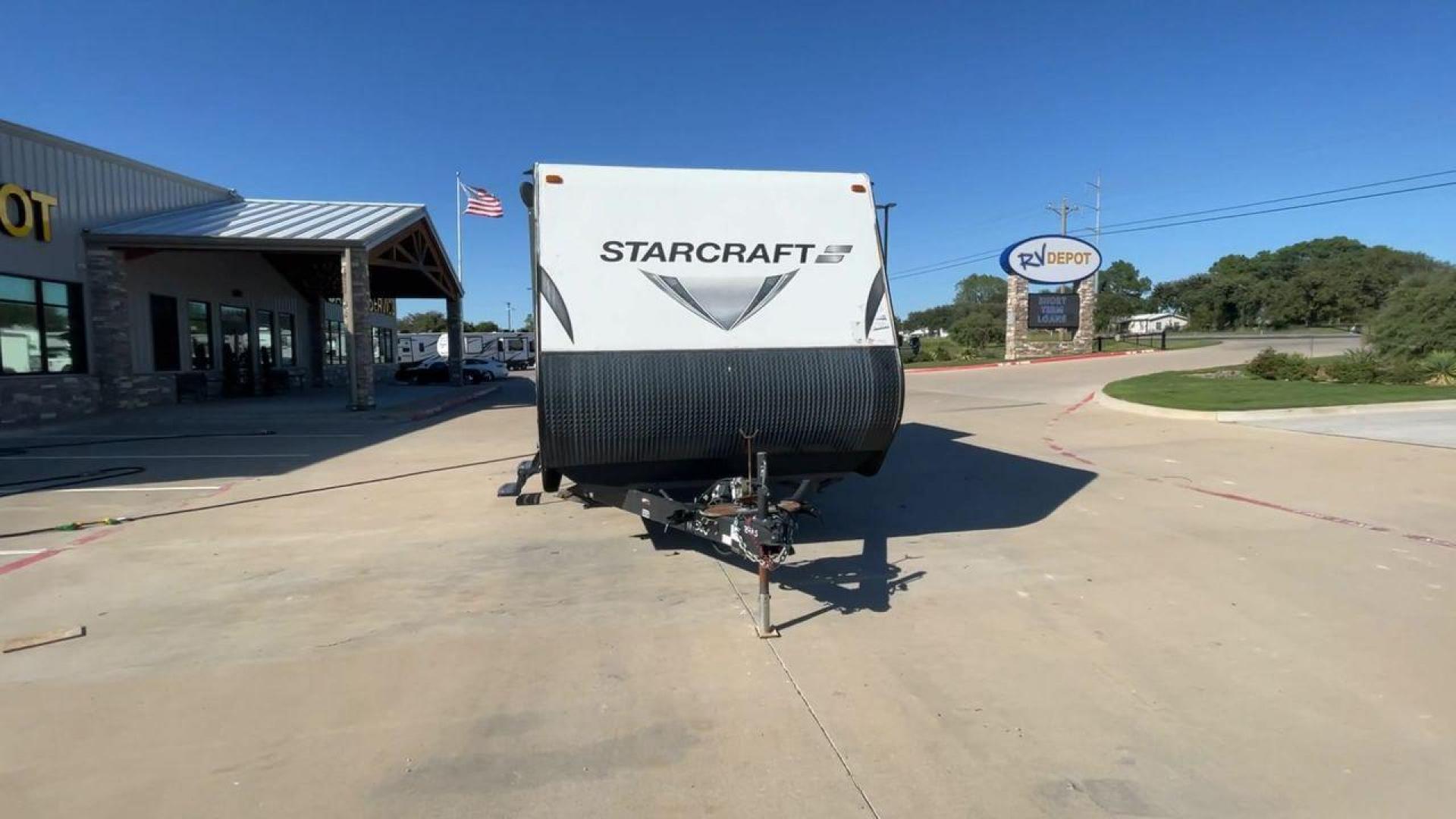 2018 STARCRAFT LAUNCH 24RLS (1SABS0BN7J2) , Length: 29.33 ft. | Dry Weight: 5,270 lbs. | Slides: 1 transmission, located at 4319 N Main St, Cleburne, TX, 76033, (817) 678-5133, 32.385960, -97.391212 - Looking for a small, lightweight trailer that comes with everything you need? Have a look at this 2018 Starcraft Launch 24RLS! It measures just over 29 ft. in length and has a dry weight of 5,270 lbs. With a 585 lb. hitch weight, it's manageable and easy to tow! It is equipped with one power slide a - Photo#4