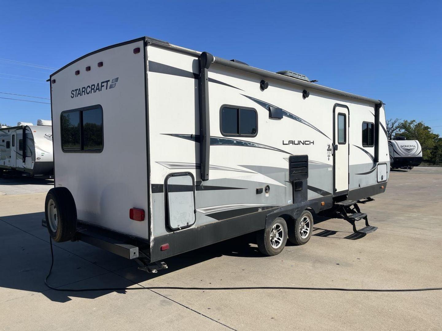 2018 STARCRAFT LAUNCH 24RLS (1SABS0BN7J2) , Length: 29.33 ft. | Dry Weight: 5,270 lbs. | Slides: 1 transmission, located at 4319 N Main St, Cleburne, TX, 76033, (817) 678-5133, 32.385960, -97.391212 - Looking for a small, lightweight trailer that comes with everything you need? Have a look at this 2018 Starcraft Launch 24RLS! It measures just over 29 ft. in length and has a dry weight of 5,270 lbs. With a 585 lb. hitch weight, it's manageable and easy to tow! It is equipped with one power slide a - Photo#24