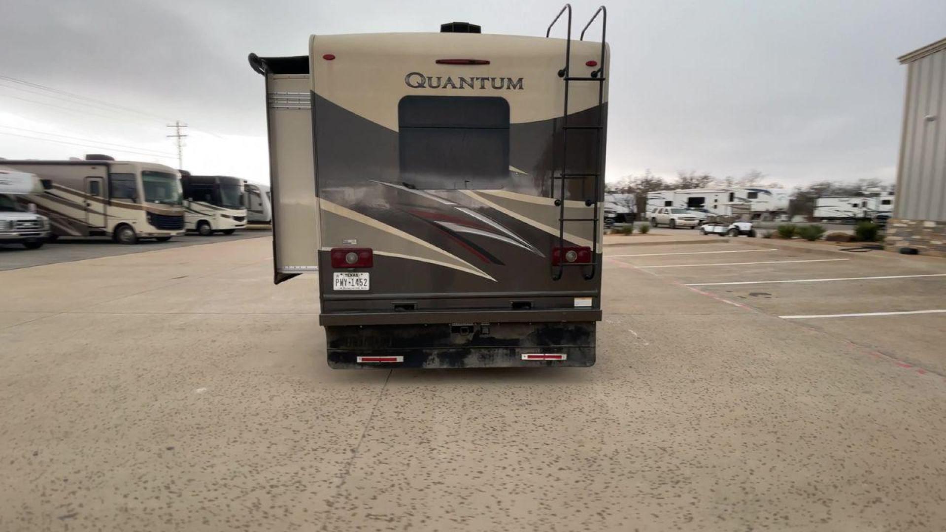 2018 THOR QUANTUM LF31 (1FDXE4FS5JD) , Length: 32.58 ft. | Gross Weight: 14,500 lbs. transmission, located at 4319 N Main St, Cleburne, TX, 76033, (817) 678-5133, 32.385960, -97.391212 - The 2018 Thor Quantum LF31 is a luxurious Class C motorhome that combines elegance with functionality, designed to enhance your road trips and adventures. With a length of 32.58 ft., a width of 8.25 ft., and a height of 11.08 ft., it provides a spacious interior. It features an interior height of 7 - Photo#8