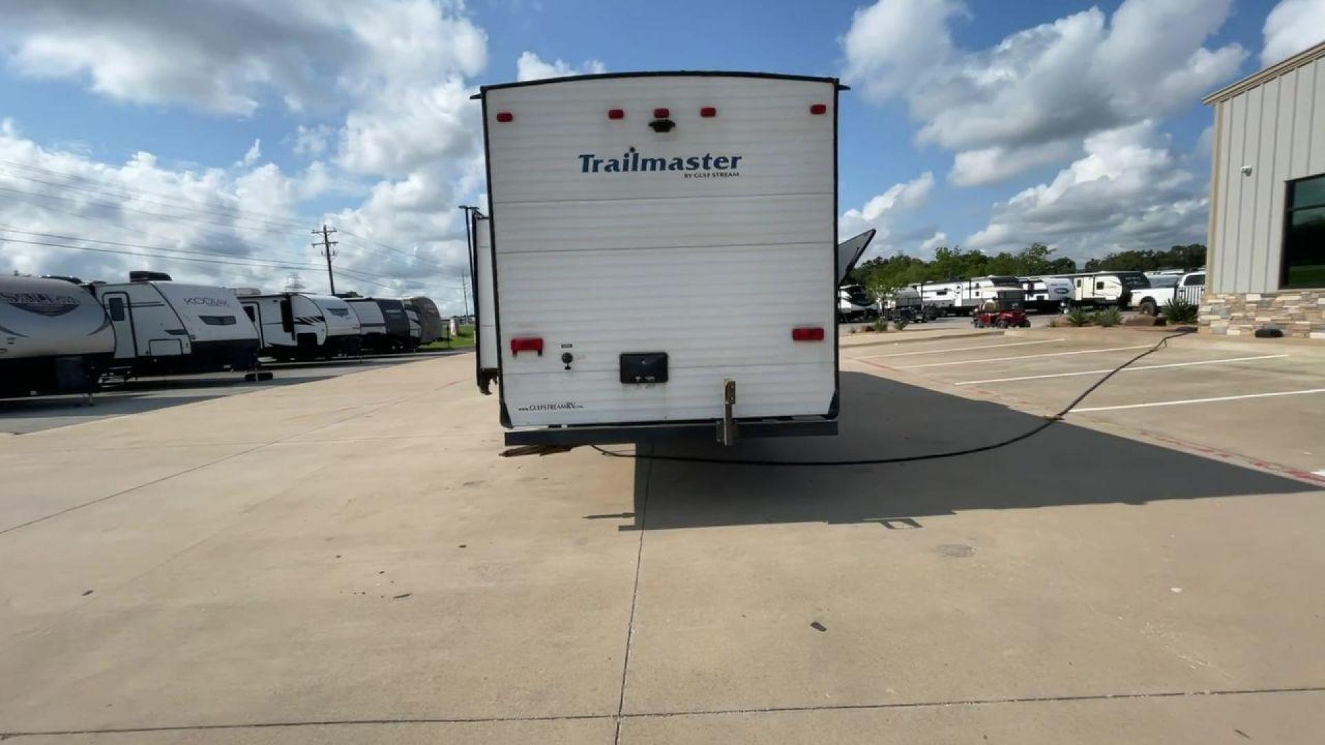 2018 GRAY TRAILMASTER 301TB - (1NL1G3428J1) , Length: 33.58 ft. | Dry Weight: 6,845 lbs. | Slides: 1 transmission, located at 4319 N Main St, Cleburne, TX, 76033, (817) 678-5133, 32.385960, -97.391212 - The 2018 Trailmaster 301TB Travel Trailer is the perfect balance of space and comfort for friends and families looking to hit the road for memorable adventures. Measuring 33.58 feet long and with a dry weight of 6,845 lbs, this travel trailer is spacious and light enough to tow comfortably. The layo - Photo#8