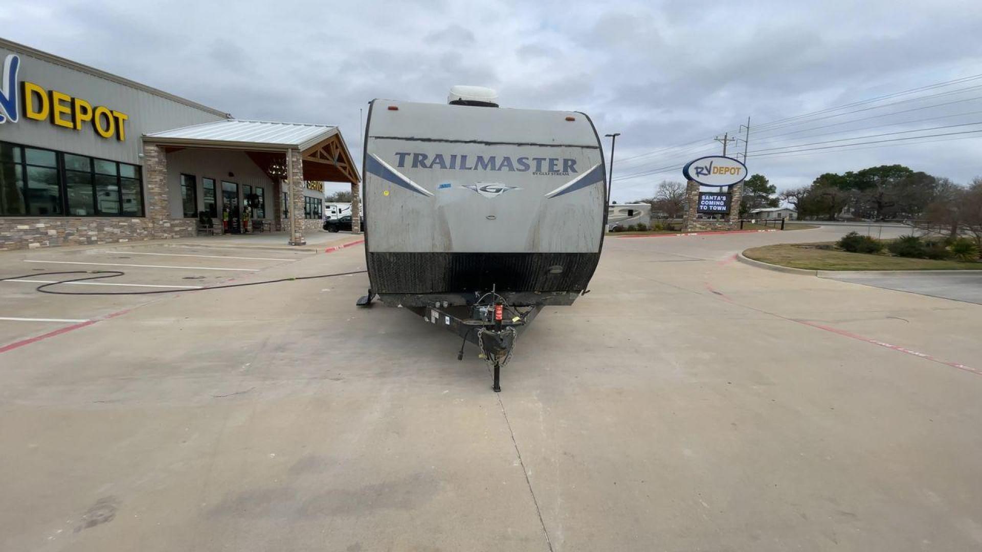 2018 TRAILMASTER 321TBS - (1NL1G372XJ1) , Length: 35.67 ft. | Dry Weight: 7,506 lbs. | Slides: 2 transmission, located at 4319 N Main St, Cleburne, TX, 76033, (817) 678-5133, 32.385960, -97.391212 - The 2018 Trailmaster 321TBS Travel Trailer is a family-friendly RV designed to provide comfort and convenience for all your camping adventures. Measuring 35.67 ft. in length, 8 ft. in width, and 10.75 ft. in height, this travel trailer offers a spacious interior with thoughtful features. It has a dr - Photo#4