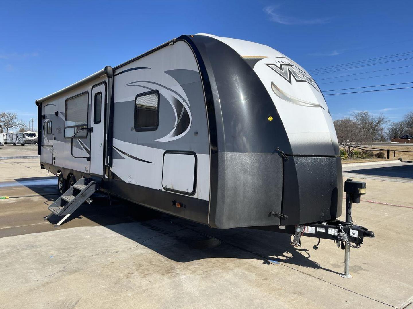 2018 TAN VIBE 268RKS (4X4TVBC26J4) , Length: 34.5 ft. | Dry Weight: 6,540 lbs. | Slides: 1 transmission, located at 4319 N Main St, Cleburne, TX, 76033, (817) 678-5133, 32.385960, -97.391212 - With the 2018 Vibe 268RKS Travel Trailer, you can experience both adventure and relaxation. This RV provides an ideal combination of ample space and easy maneuverability, making it a great choice for your travels. With the addition of one slide, this RV optimizes living space without compromising it - Photo#22