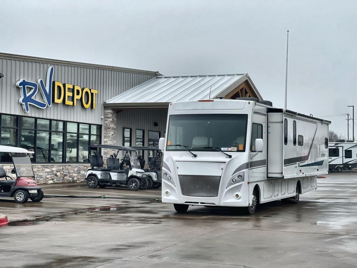 2018 WINNEBAGO INTENT 31P (1F65F5DYXJ0) , located at 4319 N Main St, Cleburne, TX, 76033, (817) 678-5133, 32.385960, -97.391212 - Photo#0