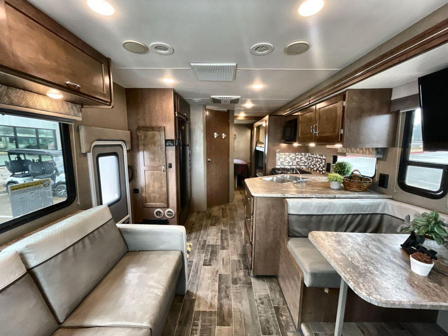 2018 WINNEBAGO INTENT 31P (1F65F5DYXJ0) , located at 4319 N Main St, Cleburne, TX, 76033, (817) 678-5133, 32.385960, -97.391212 - Photo#12