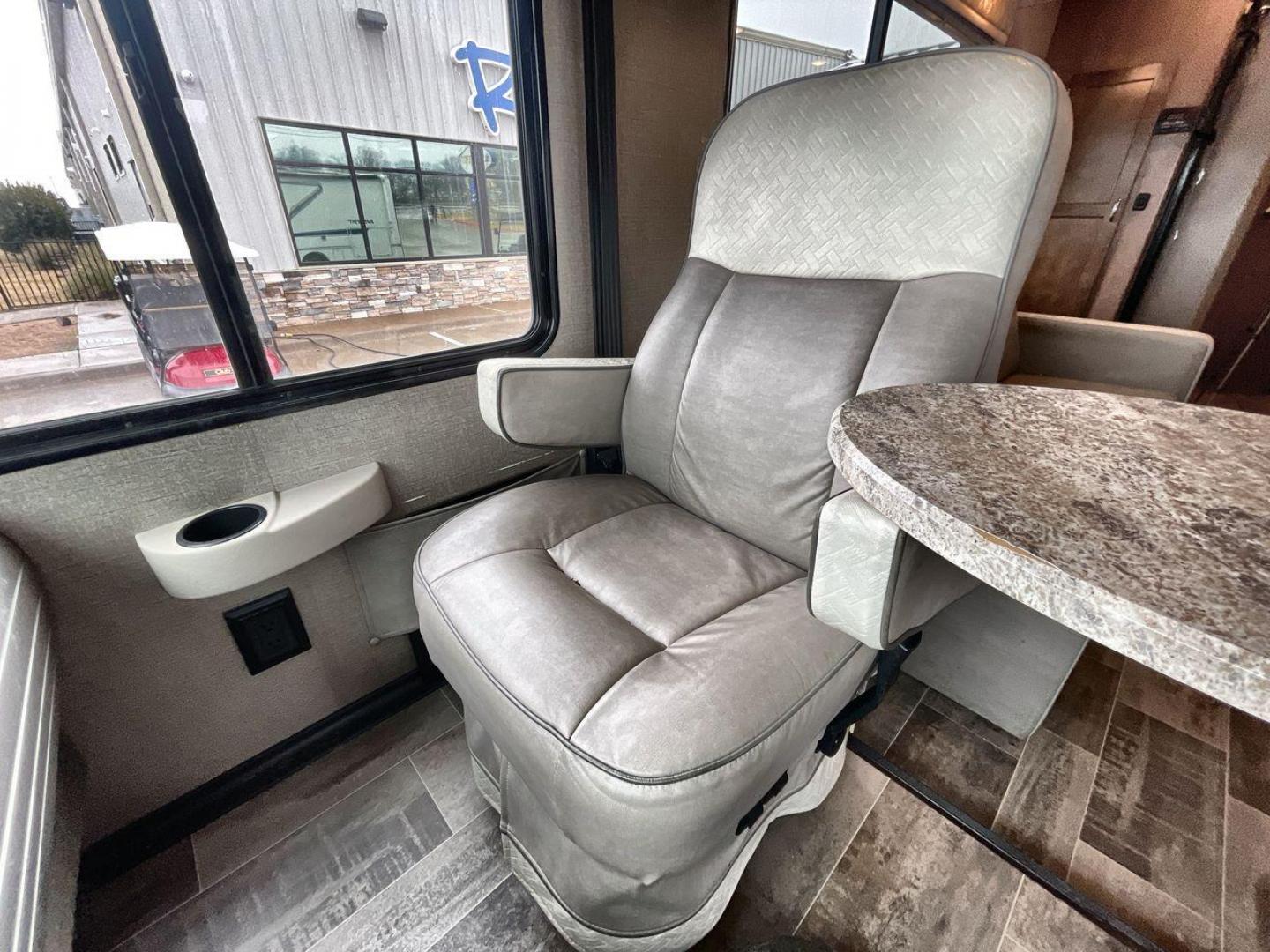 2018 WINNEBAGO INTENT 31P (1F65F5DYXJ0) , located at 4319 N Main St, Cleburne, TX, 76033, (817) 678-5133, 32.385960, -97.391212 - Photo#23