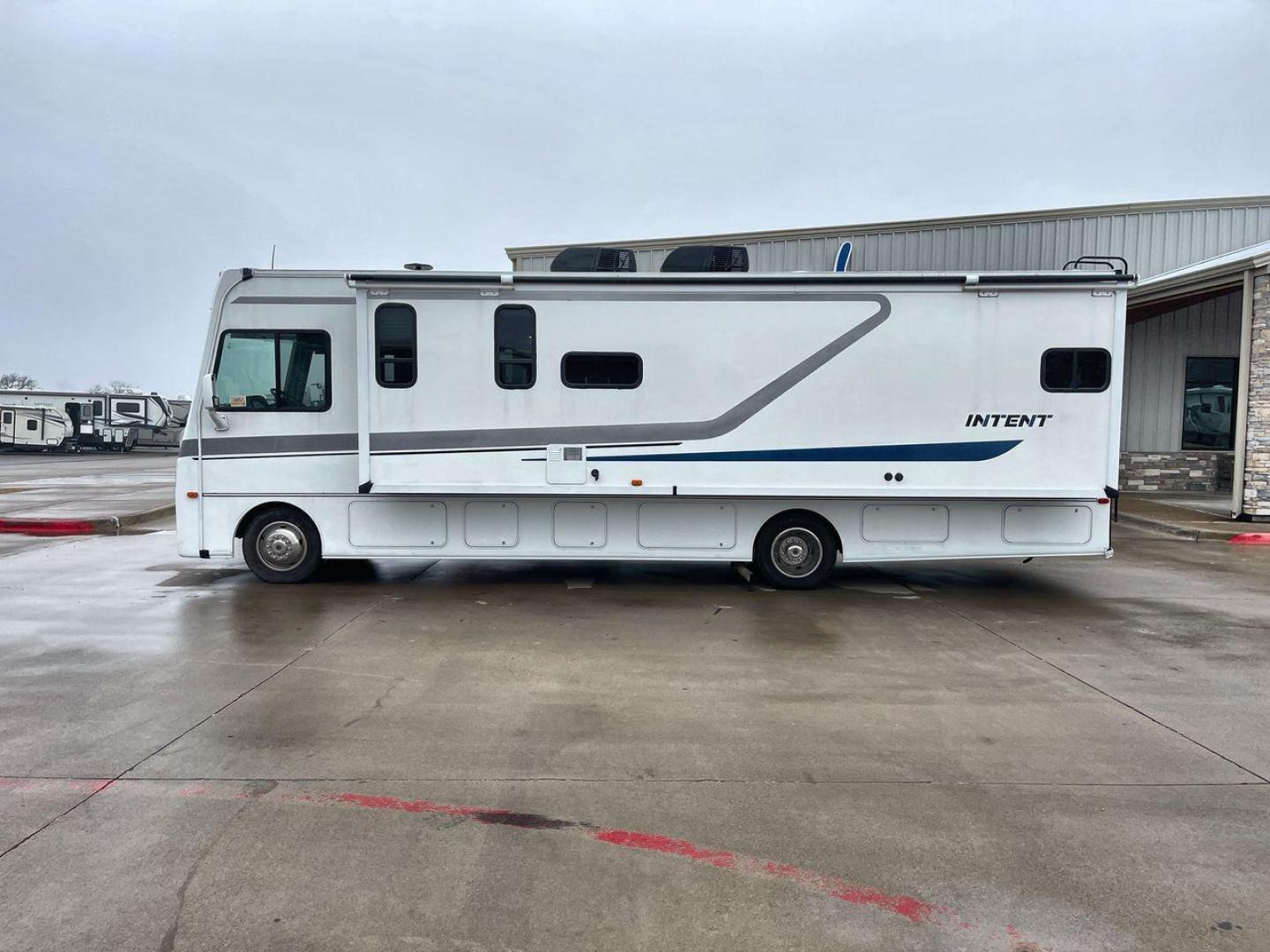 2018 WINNEBAGO INTENT 31P (1F65F5DYXJ0) , located at 4319 N Main St, Cleburne, TX, 76033, (817) 678-5133, 32.385960, -97.391212 - Photo#30