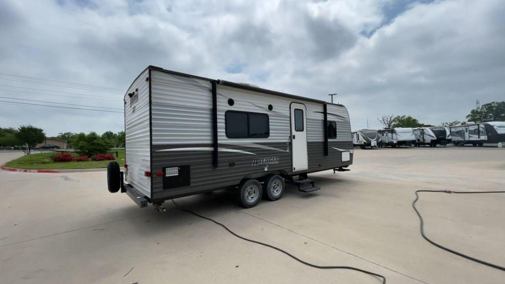 2019 WHITE AVENGER 21RB (5ZT2AVKB3KB) , Length: 26.75 ft | Dry Weight: 4,537 lbs. | Slides: 0 transmission, located at 4319 N Main St, Cleburne, TX, 76033, (817) 678-5133, 32.385960, -97.391212 - A small yet adaptable travel companion for your upcoming journey, meet the 2019 Avenger 21RB Travel Trailer. This travel trailer, measuring 26.75 feet in length, offers a great balance of convenience and spaciousness, making it a top pick for couples and small families. With a dry weight of 4,537 lb - Photo#1