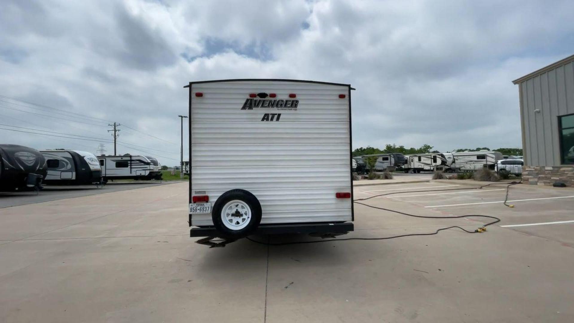 2019 WHITE AVENGER 21RB (5ZT2AVKB3KB) , Length: 26.75 ft | Dry Weight: 4,537 lbs. | Slides: 0 transmission, located at 4319 N Main St, Cleburne, TX, 76033, (817) 678-5133, 32.385960, -97.391212 - A small yet adaptable travel companion for your upcoming journey, meet the 2019 Avenger 21RB Travel Trailer. This travel trailer, measuring 26.75 feet in length, offers a great balance of convenience and spaciousness, making it a top pick for couples and small families. With a dry weight of 4,537 lb - Photo#8