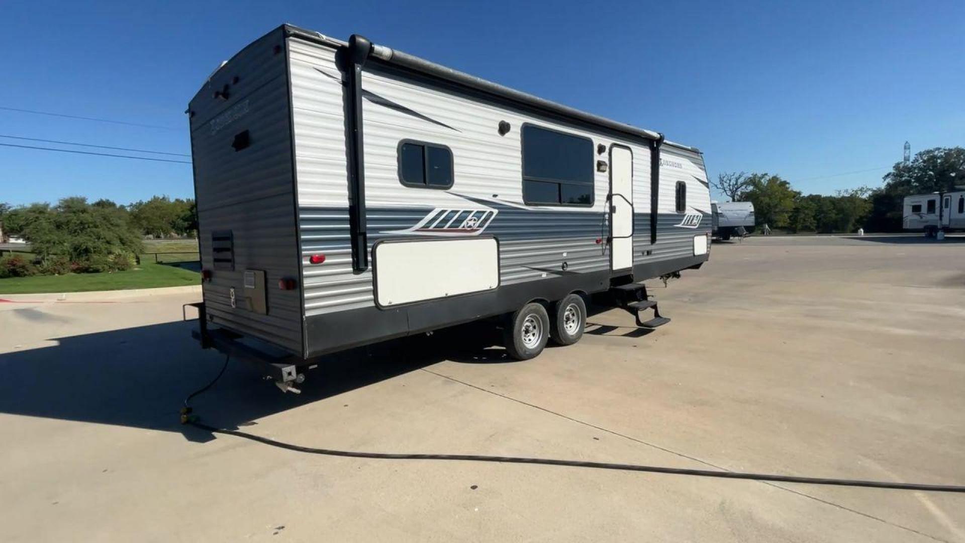 2019 CROSSROADS LONGHORN 280RK (4YDT28029KS) , Length: 32.92 ft.| Dry Weight: 6,660 lbs. | Slides: 1 transmission, located at 4319 N Main St, Cleburne, TX, 76033, (817) 678-5133, 32.385960, -97.391212 - The 2019 Crossroads Longhorn 280RK is a travel trailer offering a comfortable and spacious living experience. This model features a length of 32.92 feet and a dry weight of 6,660 lbs., making it towable while still providing ample living space. It comes equipped with one slide, which greatly enhance - Photo#1