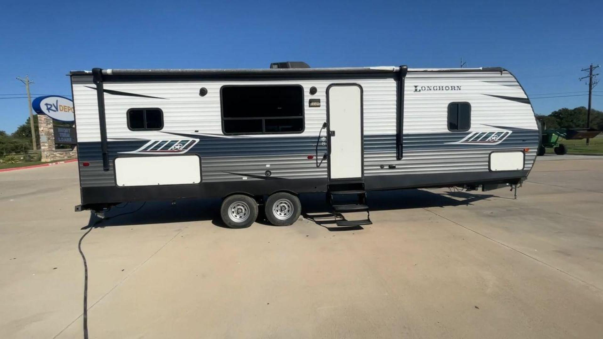 2019 CROSSROADS LONGHORN 280RK (4YDT28029KS) , Length: 32.92 ft.| Dry Weight: 6,660 lbs. | Slides: 1 transmission, located at 4319 N Main St, Cleburne, TX, 76033, (817) 678-5133, 32.385960, -97.391212 - The 2019 Crossroads Longhorn 280RK is a travel trailer offering a comfortable and spacious living experience. This model features a length of 32.92 feet and a dry weight of 6,660 lbs., making it towable while still providing ample living space. It comes equipped with one slide, which greatly enhance - Photo#2